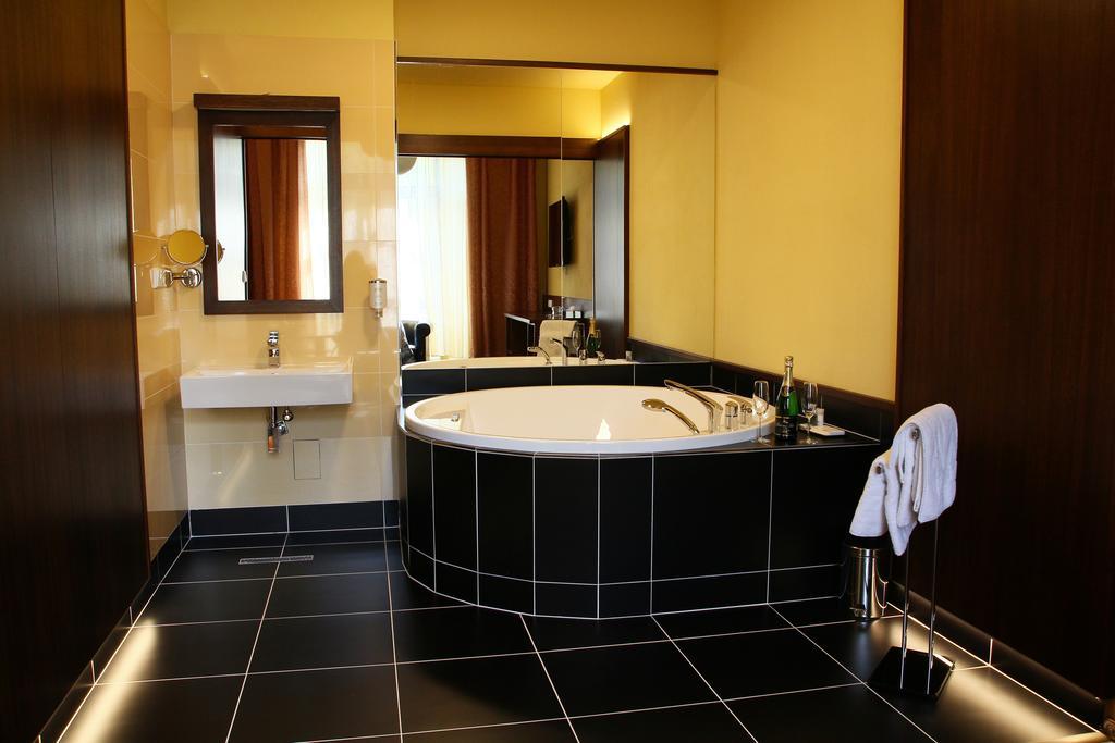 Hotel Baltaci Starý Zámek Napajedla Esterno foto